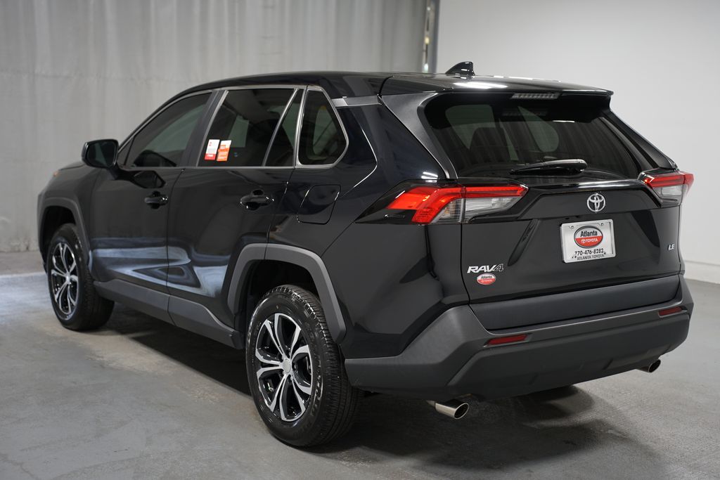 2022 Toyota RAV4 LE 6