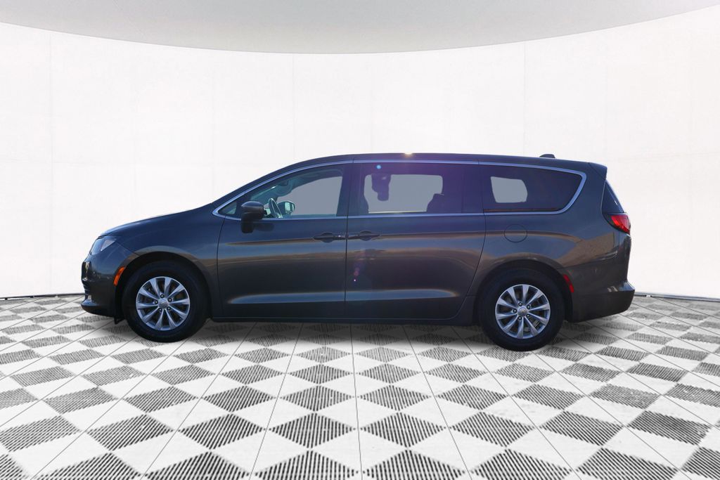 2017 Chrysler Pacifica Touring 11