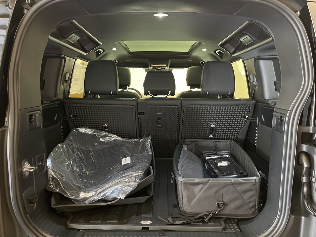 Thumbnail: 2025 Land Rover Defender - 27