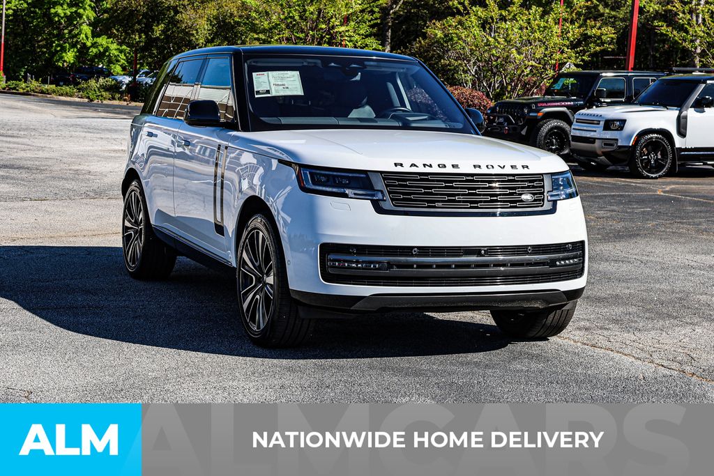 Used 2023 White Land Rover SE image 5