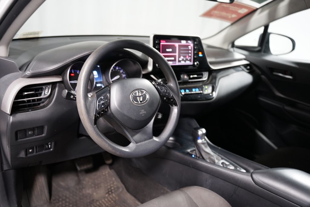 2021 Toyota C-HR LE 7