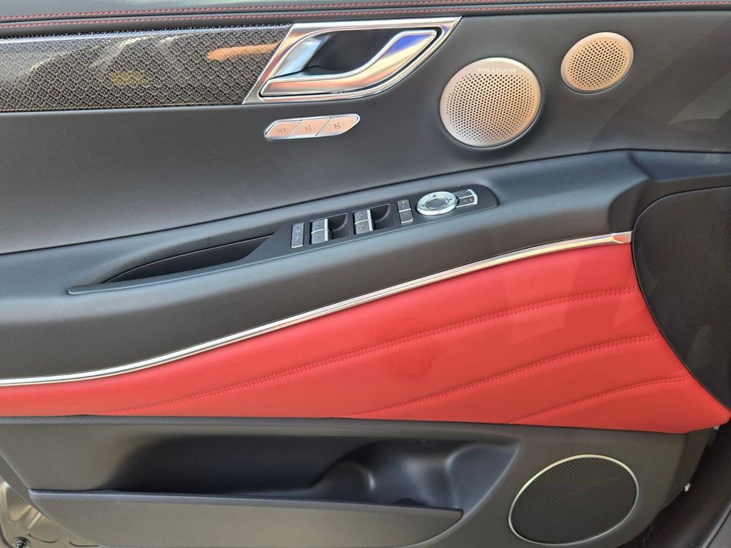 2027 Genesis GV80