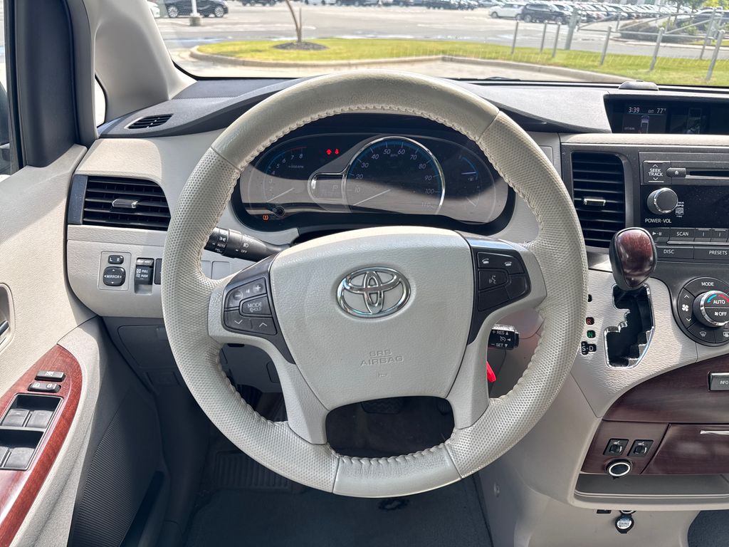 Used 2013 Silver Toyota XLE image 16