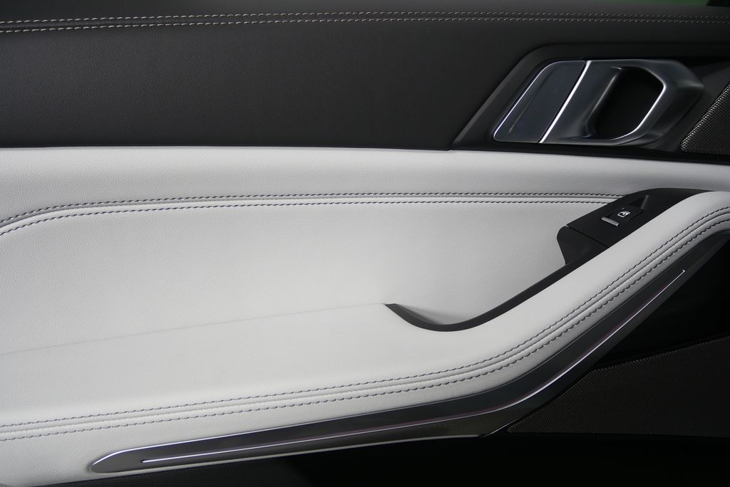 Thumbnail: 2026 BMW X5 - 13