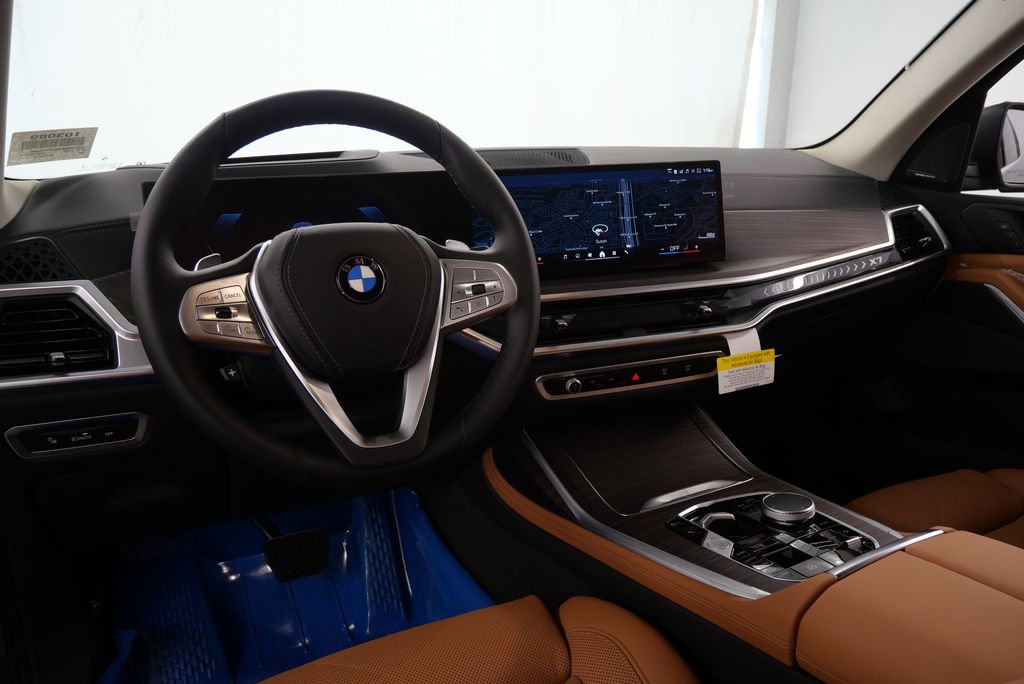 2025 BMW X7 xDrive40i 21