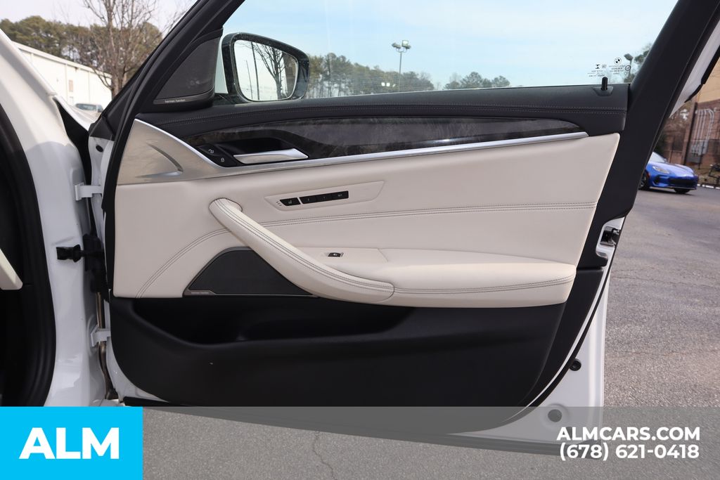 Used 2023 White BMW 540i xDrive image 29