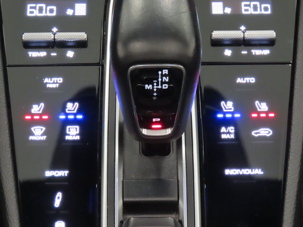 Thumbnail: 2021 Porsche Cayenne - 26