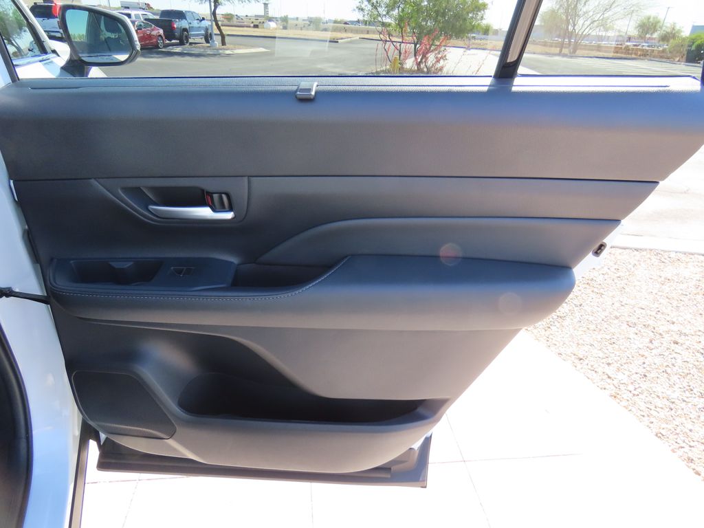 2024 Toyota Grand Highlander XLE 27
