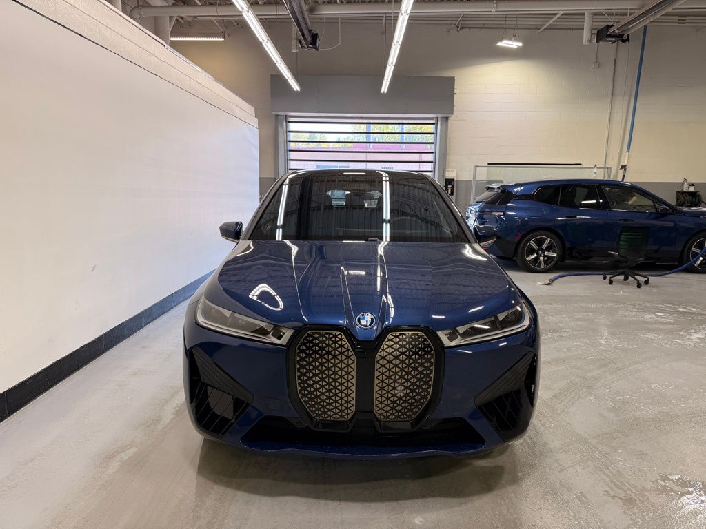 Thumbnail: 2023 BMW iX - 8