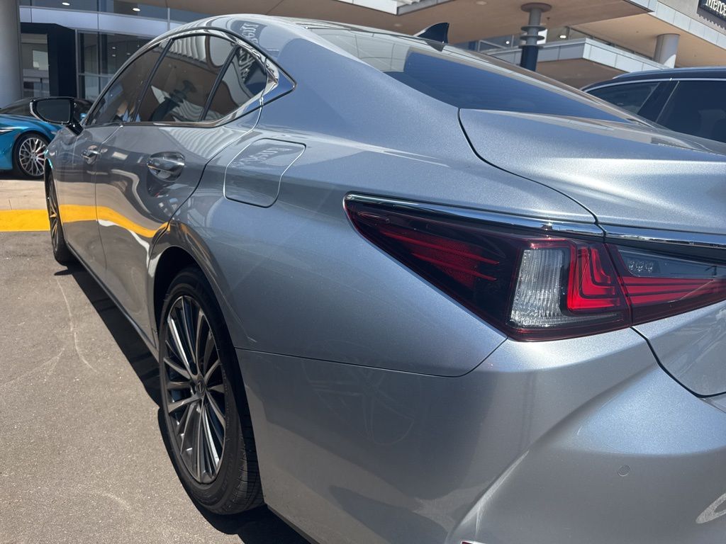 Thumbnail: 2023 Lexus ES - 6