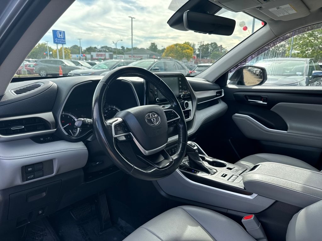 2022 Toyota Highlander XLE photo 16