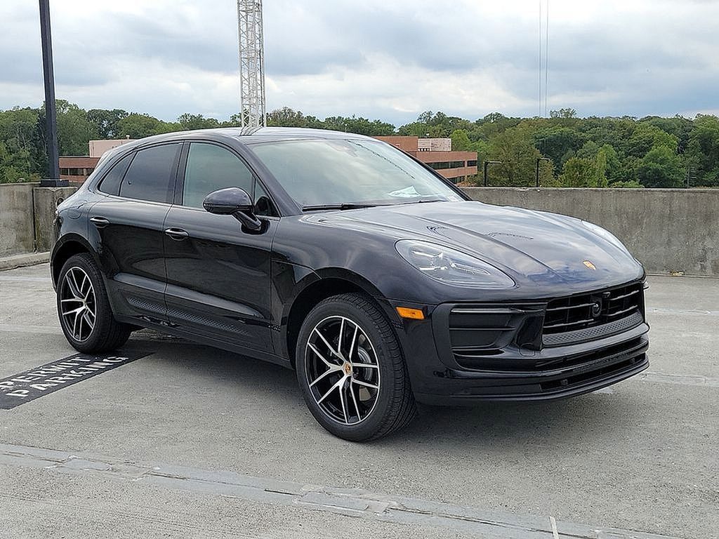 Thumbnail: 2025 Porsche Macan - 3