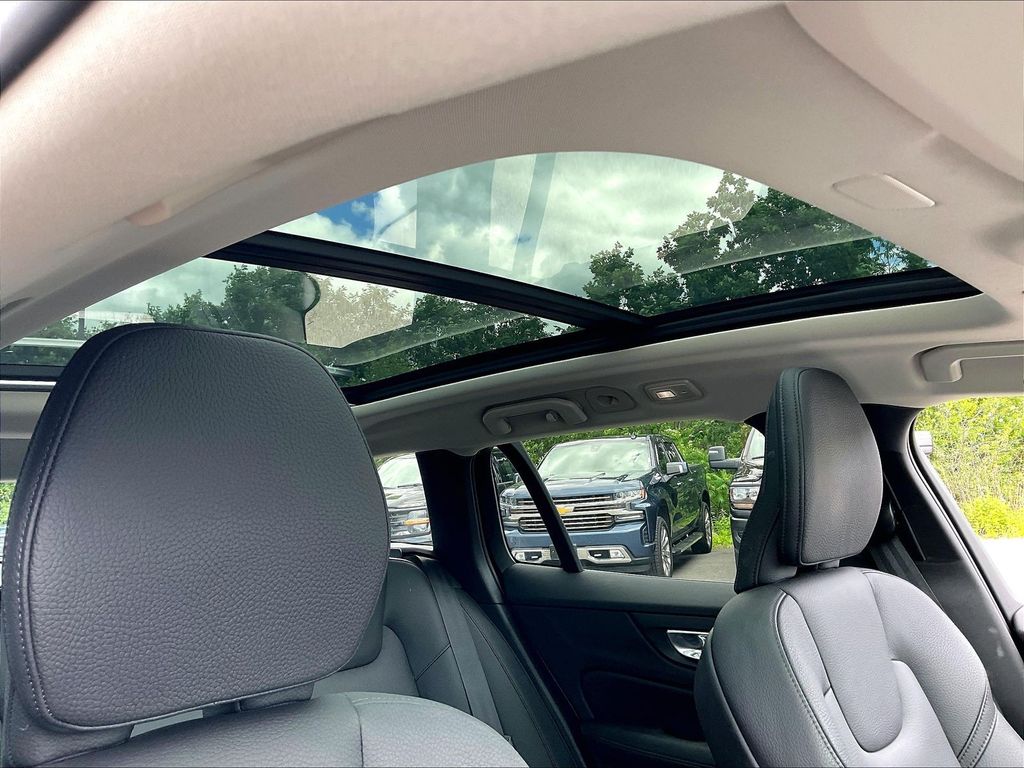 2025 Volvo V60 Cross Country — photo 21