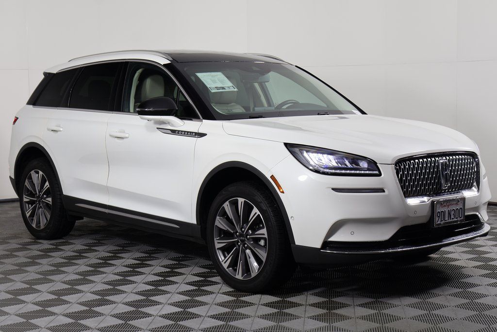 Thumbnail: 2022 Lincoln Corsair - 3