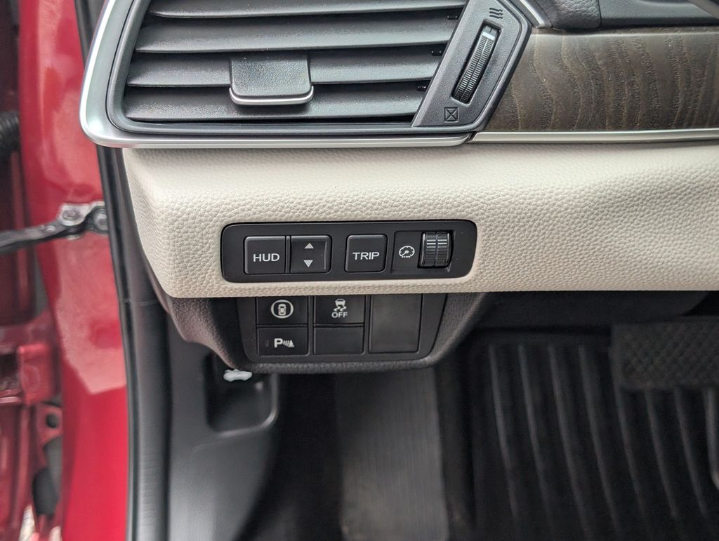 Used 2018 Red Honda Touring image 23