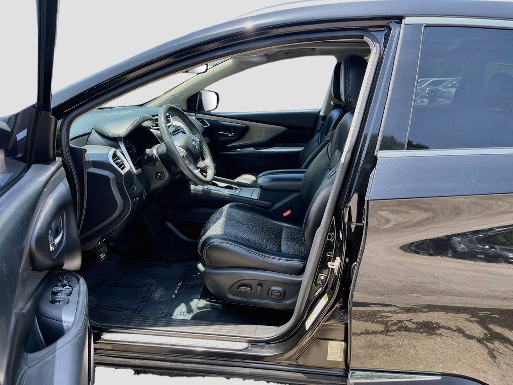 Used 2017 Black Nissan Platinum image 22