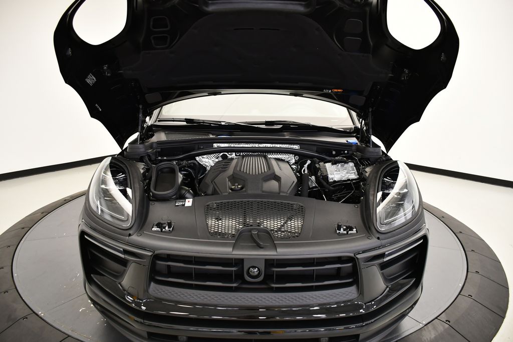 Thumbnail: 2026 Porsche Macan - 13