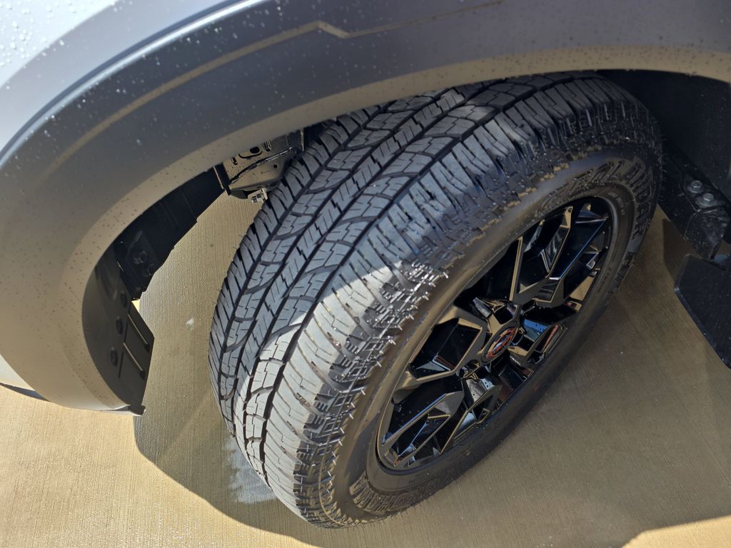 2025 Aspen White Tricoat/Super Black Nissan Armada PRO-4X 4X4 SUV