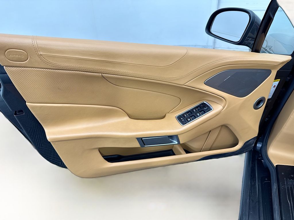 Thumbnail: 2014 Aston Martin Vanquish - 30