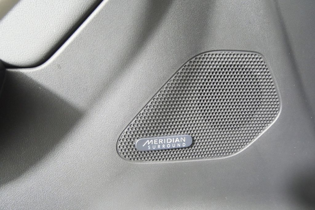 Thumbnail: 2019 Jaguar F-Pace - 9