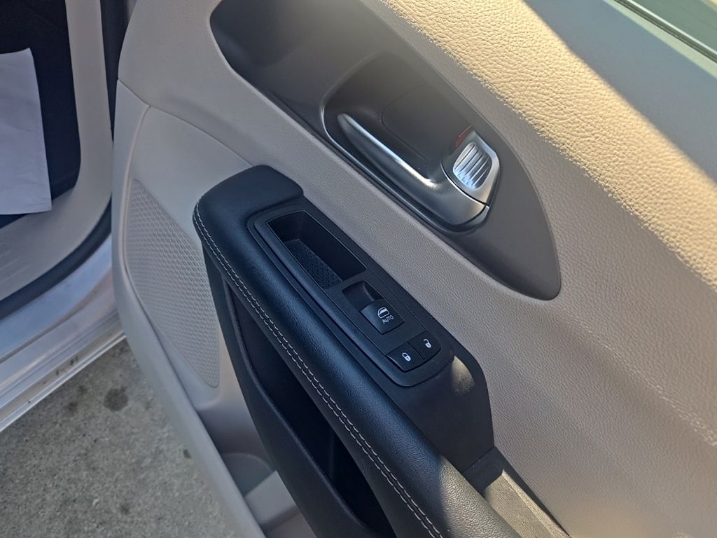 Used 2023 Chrysler Pacifica Van