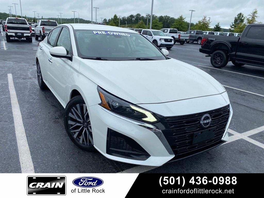 Pearl White Tricoat 2023 Nissan Altima Sedan Front-Wheel Drive Continuously Variable Transmission