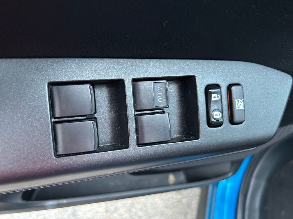 Thumbnail: 2018 Toyota RAV4 - 15