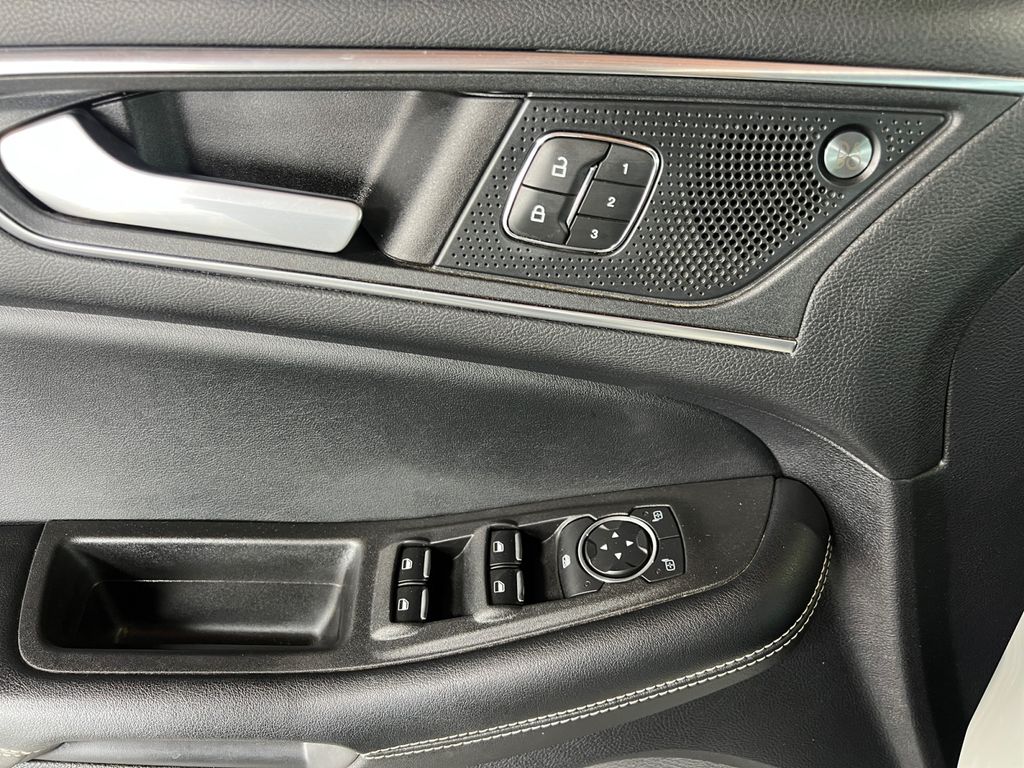 2022 Ford Edge ST - Photo 13