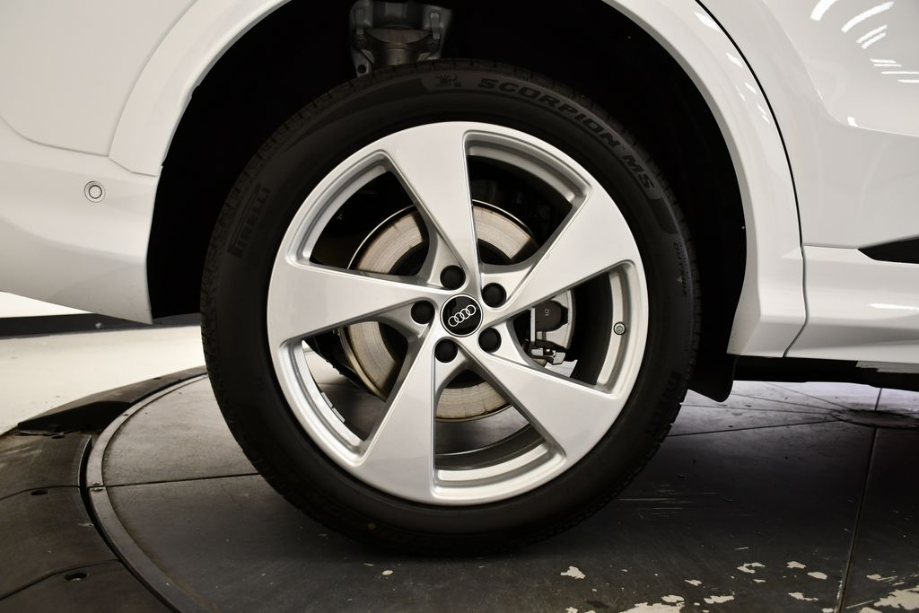 Thumbnail: 2025 Audi Q5 - 15