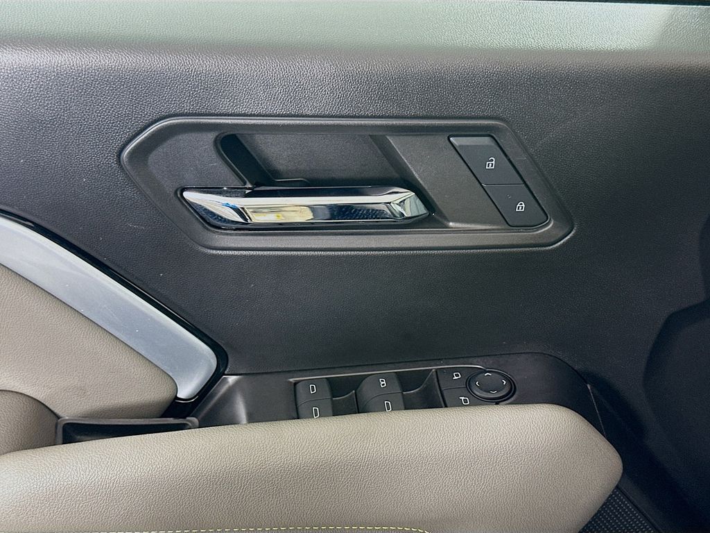 Thumbnail: 2024 Chevrolet Colorado - 18