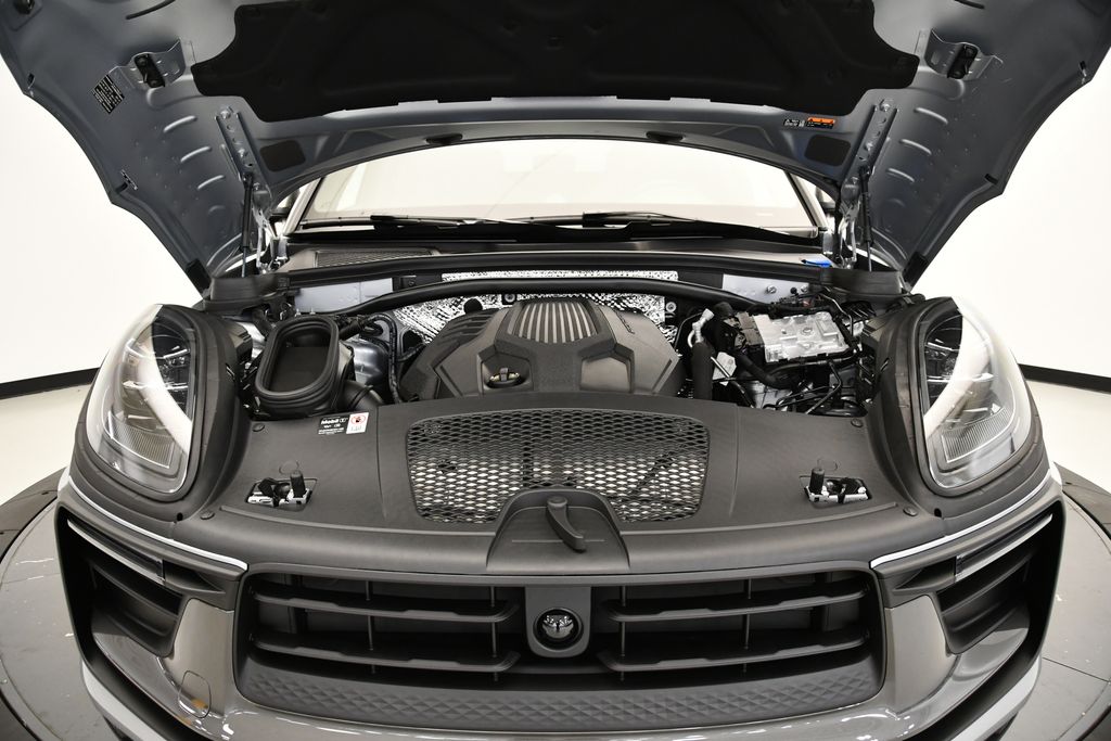Thumbnail: 2025 Porsche Macan - 13