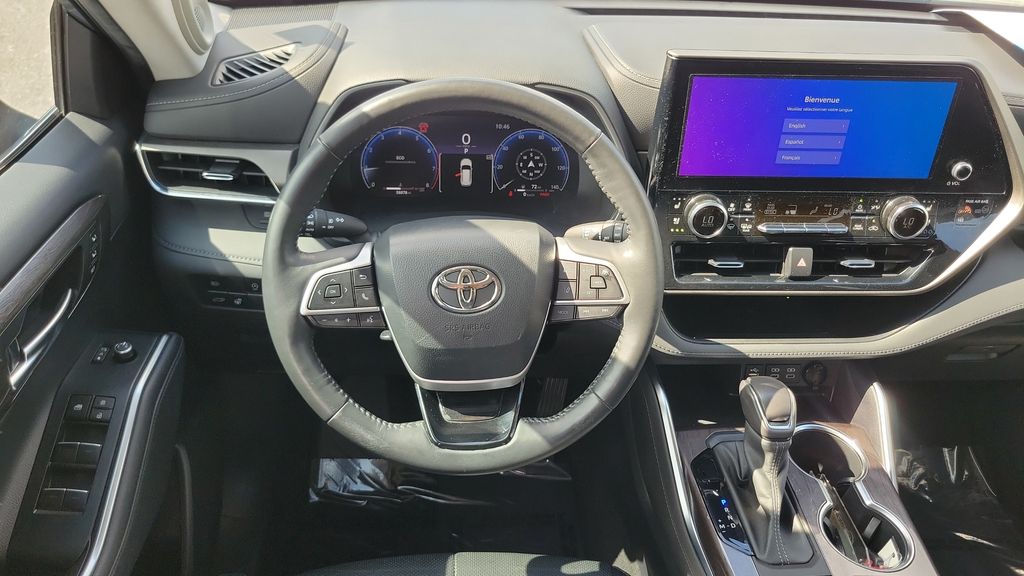 Used 2023  Toyota Limited image 12