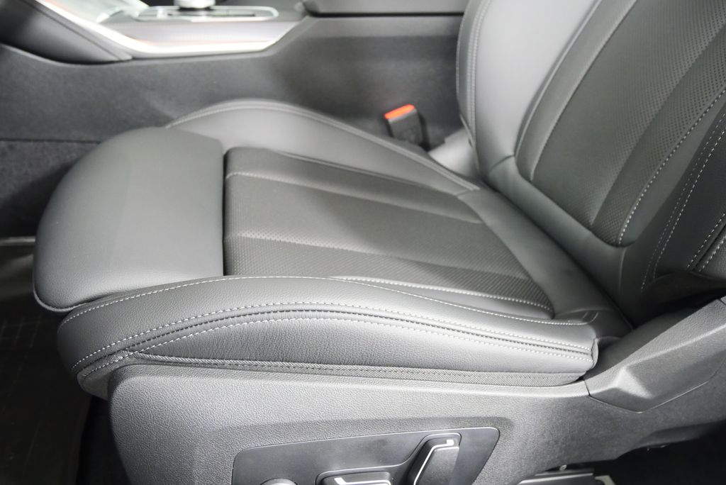 Thumbnail: 2026 BMW 4 Series - 11