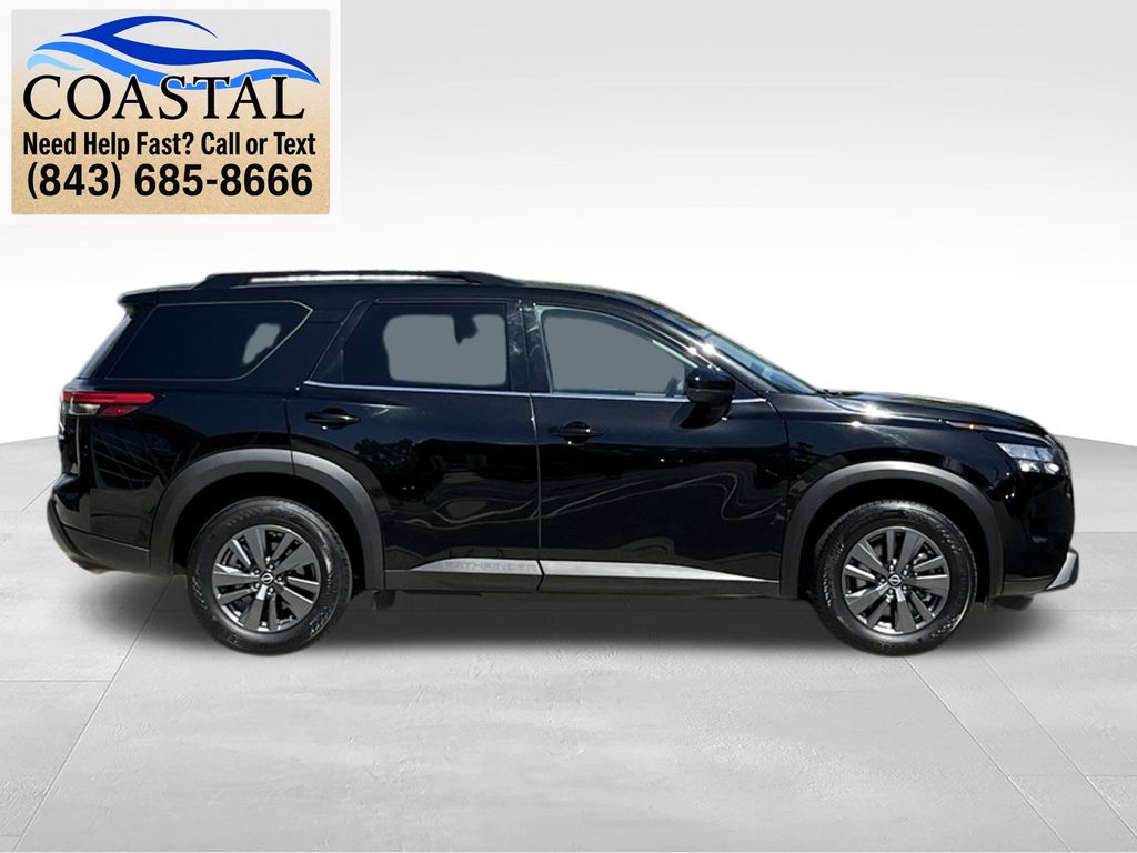 2024 Nissan Pathfinder SV - 4