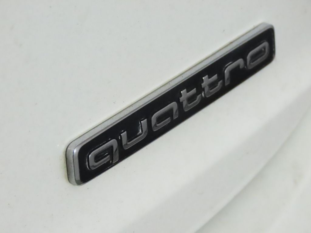 Thumbnail: 2022 Audi Q8 - 10