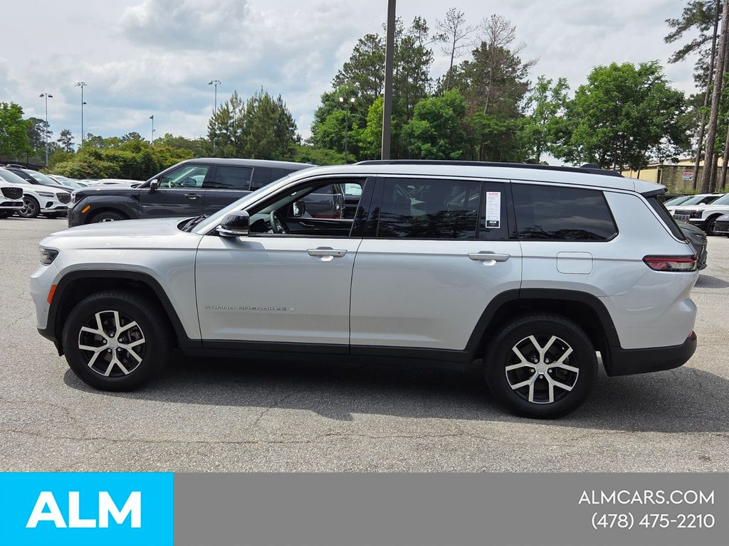 Used 2024 Silver Jeep Limited image 4