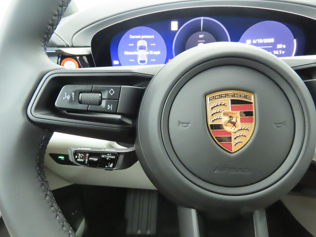 Thumbnail: 2025 Porsche Macan - 14