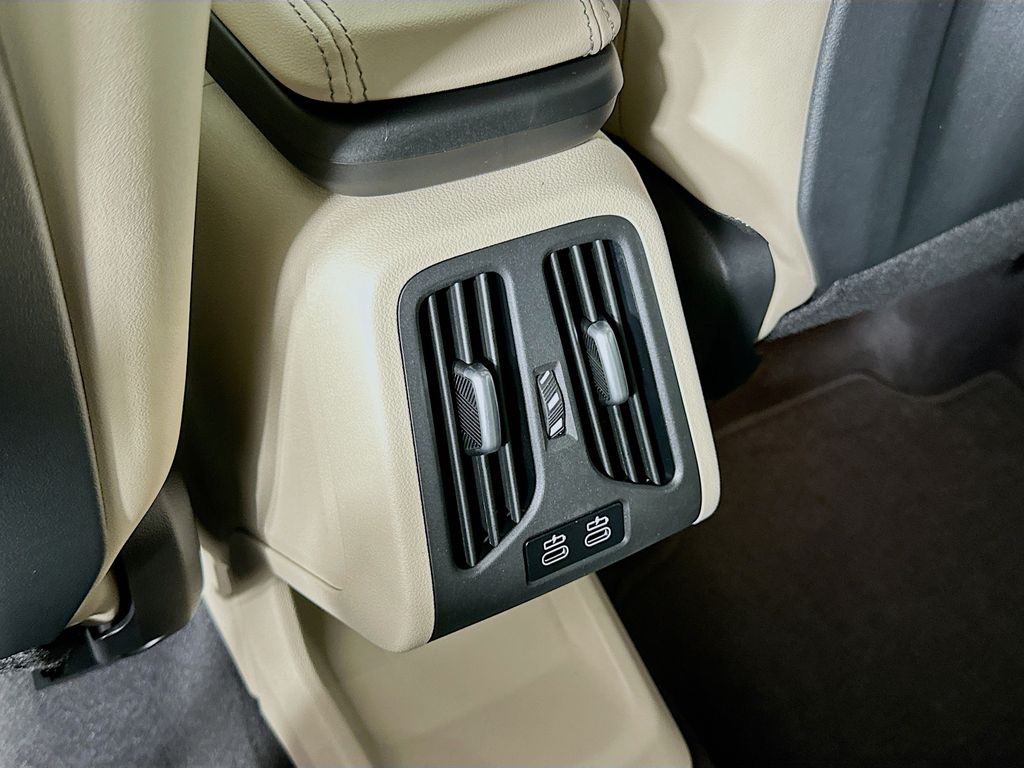 2025 BMW X1 xDrive28i 18