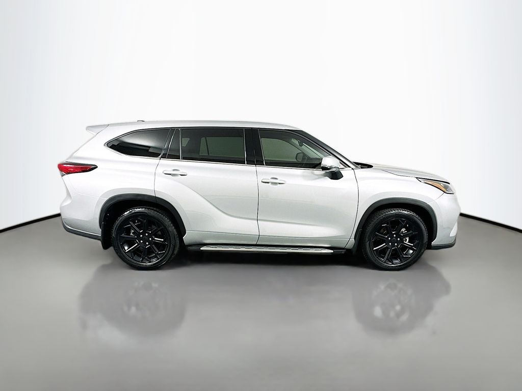 2022 Toyota Highlander L 4