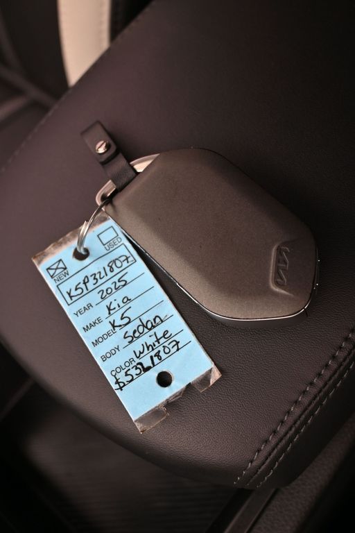 New 2025 Snow White Pearl Kia LXS image 26