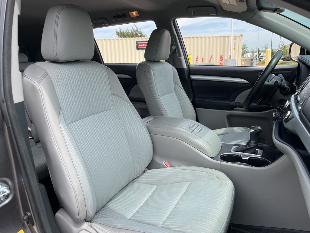 2015 Toyota Highlander  28