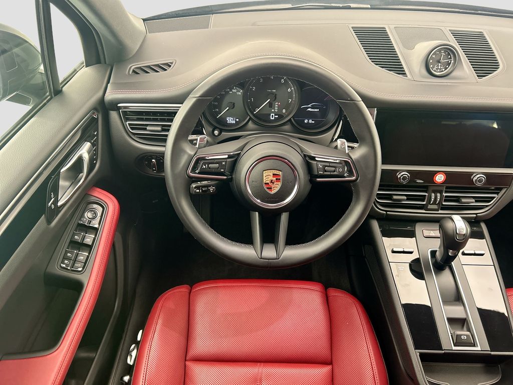 Thumbnail: 2025 Porsche Macan - 12