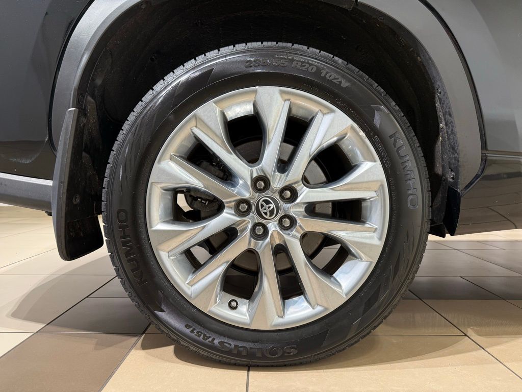 Thumbnail: 2023 Toyota Highlander - 9