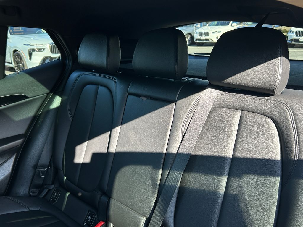 2022 BMW X2 xDrive28i 32