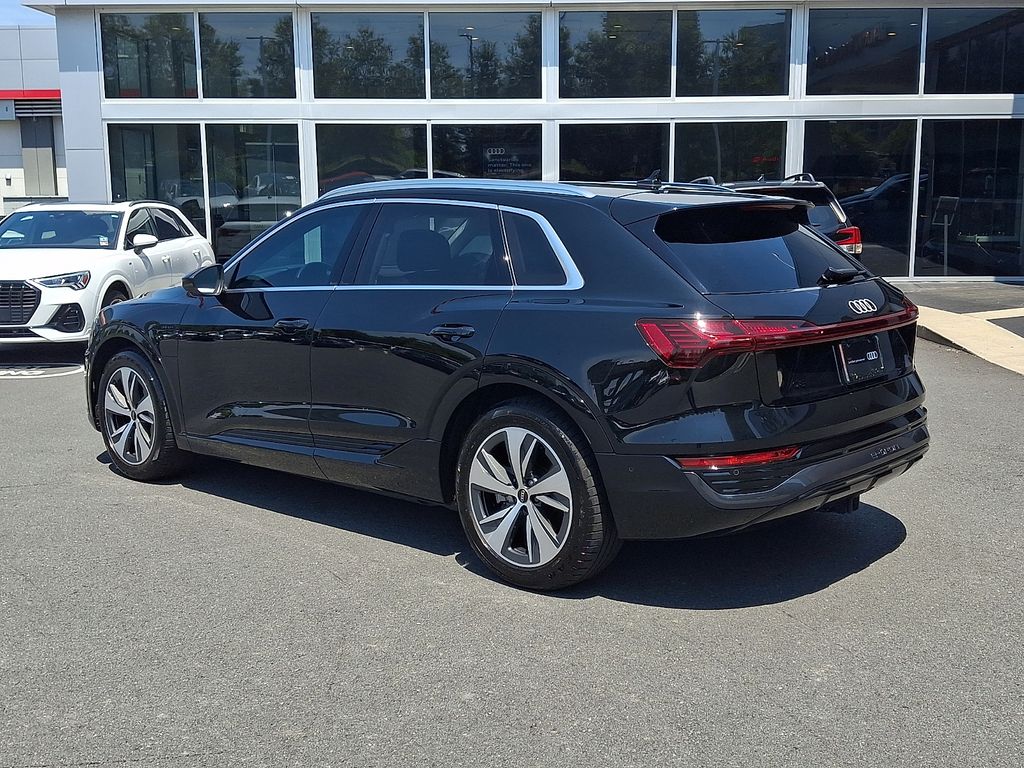 Thumbnail: 2024 Audi Q8 e-tron - 6