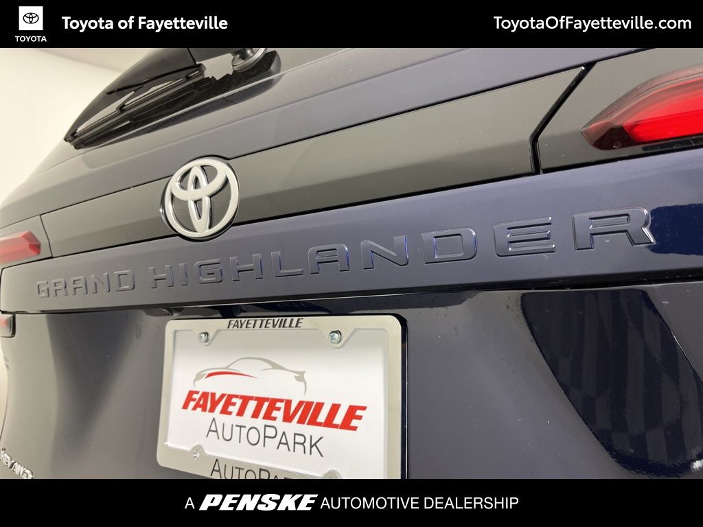 Thumbnail: 2025 Toyota Grand Highlander - 21