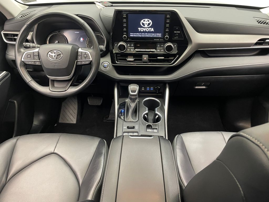 2022 Toyota Highlander XLE 19