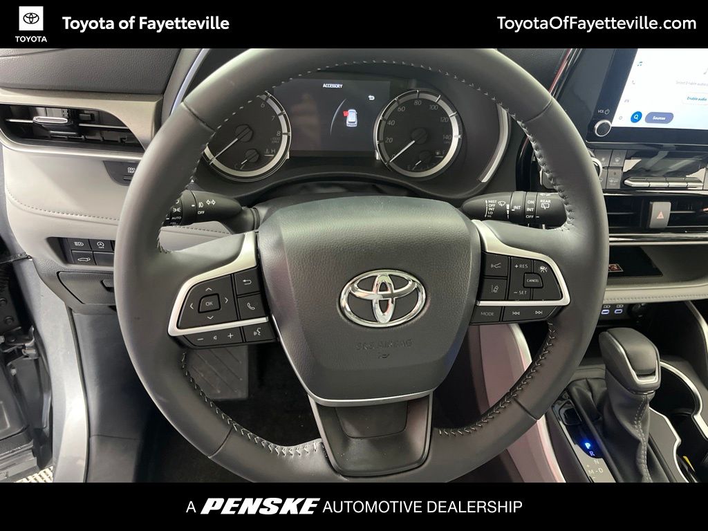 Thumbnail: 2026 Toyota Highlander - 32