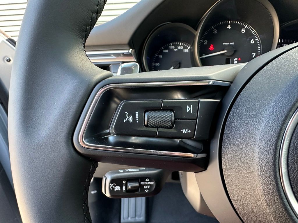 Thumbnail: 2026 Porsche Macan - 18