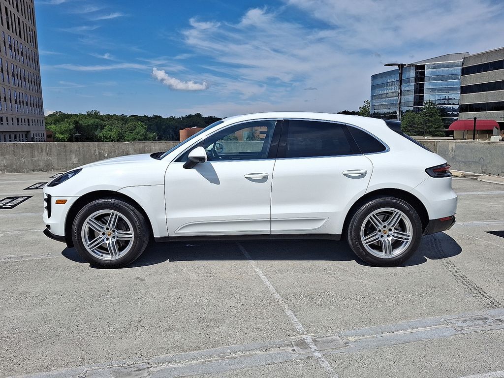 Thumbnail: 2021 Porsche Macan - 2